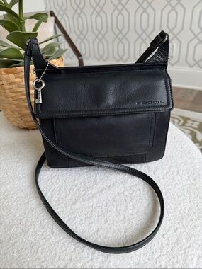 Fossil Black Leather Organizer Crossbody Wallet Purse EUC like new